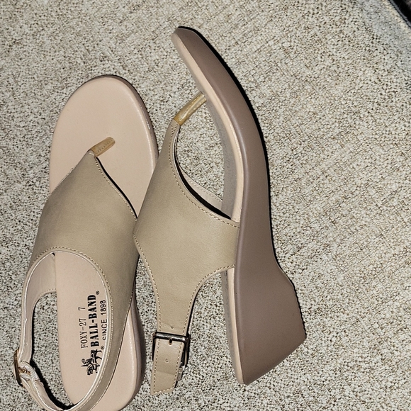 BALL-BAND FOXY-27 SZ 7 NEW WITHOUT BOX BEIGE SANDAL - Picture 4 of 4